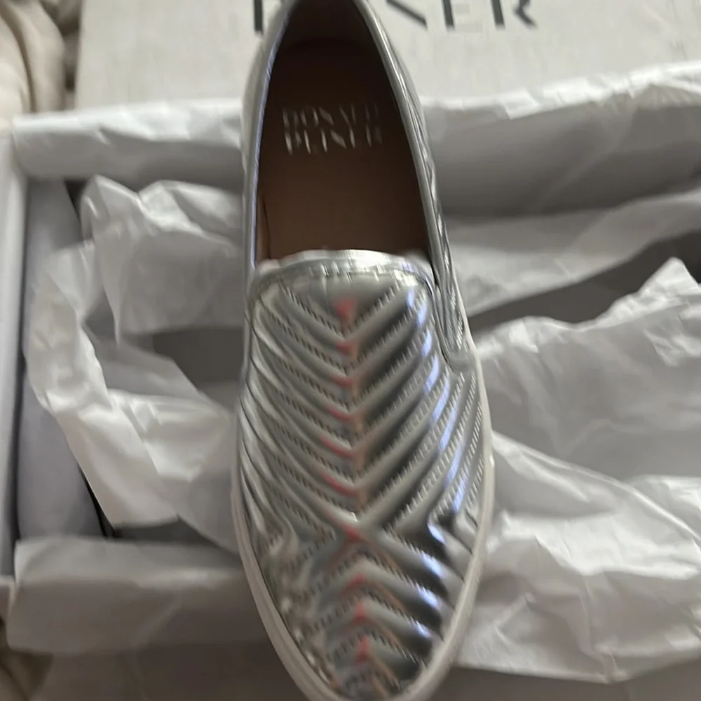 NIB Donald Pliner Pammy Women's Metallic Silver Quilted Slip-on Sneaker
